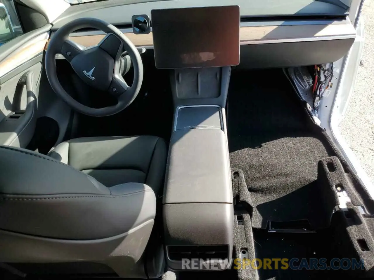 8 Photograph of a damaged car 7SAYGDED1RF108999 TESLA MODEL Y 2024