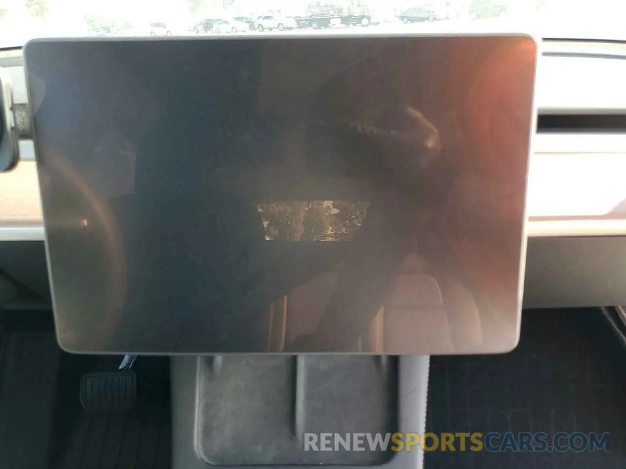 9 Photograph of a damaged car 7SAYGDED1RF108999 TESLA MODEL Y 2024