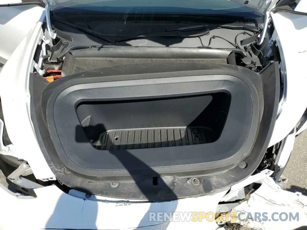 14 Photograph of a damaged car 7SAYGDED1RF115290 TESLA MODEL Y 2024