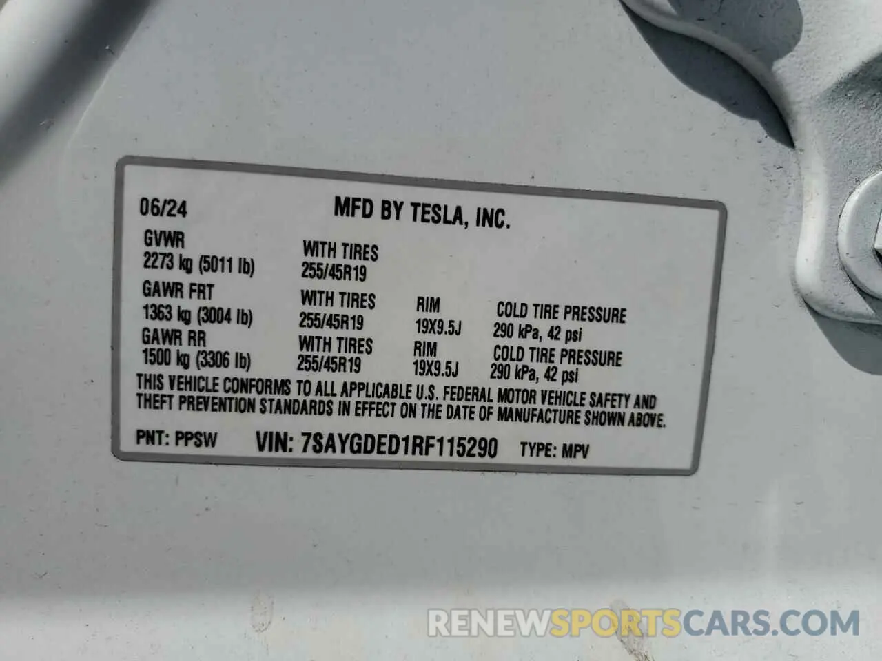 16 Photograph of a damaged car 7SAYGDED1RF115290 TESLA MODEL Y 2024