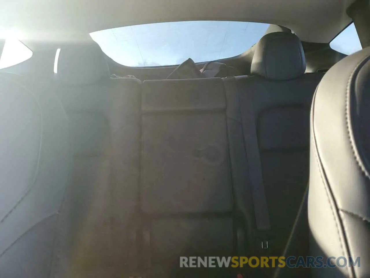 10 Photograph of a damaged car 7SAYGDED1RF154851 TESLA MODEL Y 2024