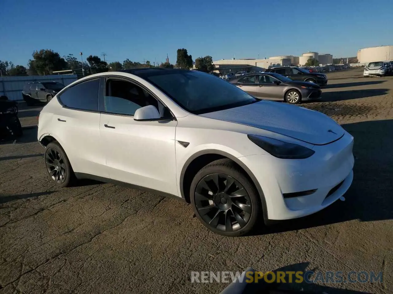 4 Photograph of a damaged car 7SAYGDED1RF154851 TESLA MODEL Y 2024