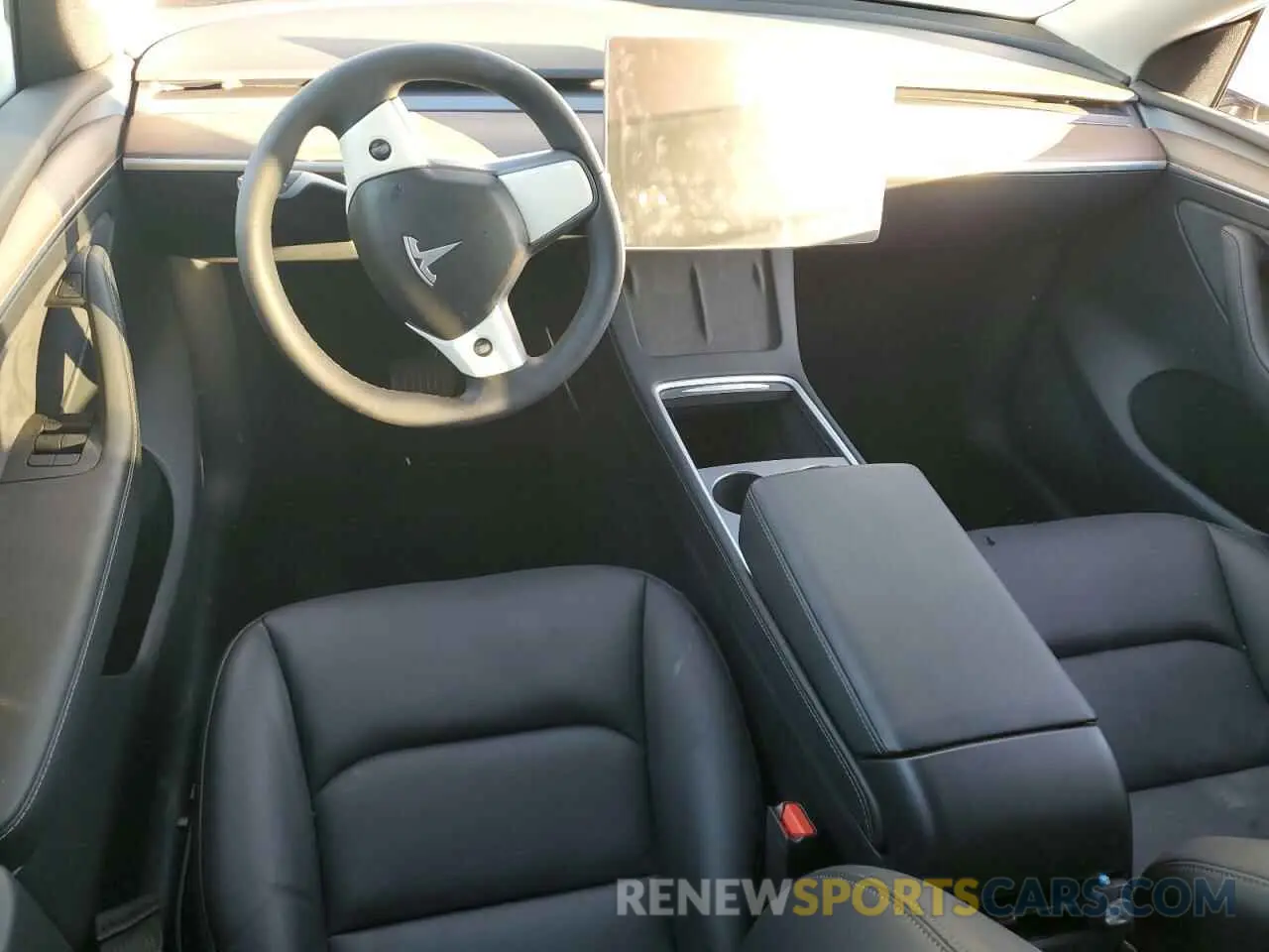 8 Photograph of a damaged car 7SAYGDED1RF154851 TESLA MODEL Y 2024
