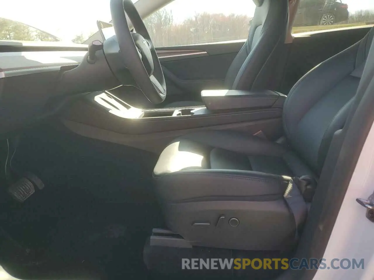 7 Photograph of a damaged car 7SAYGDED1RF187025 TESLA MODEL Y 2024