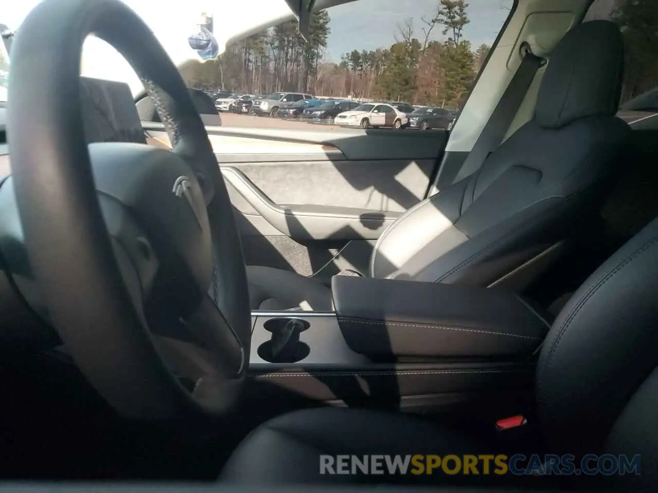 7 Photograph of a damaged car 7SAYGDED1RF207273 TESLA MODEL Y 2024