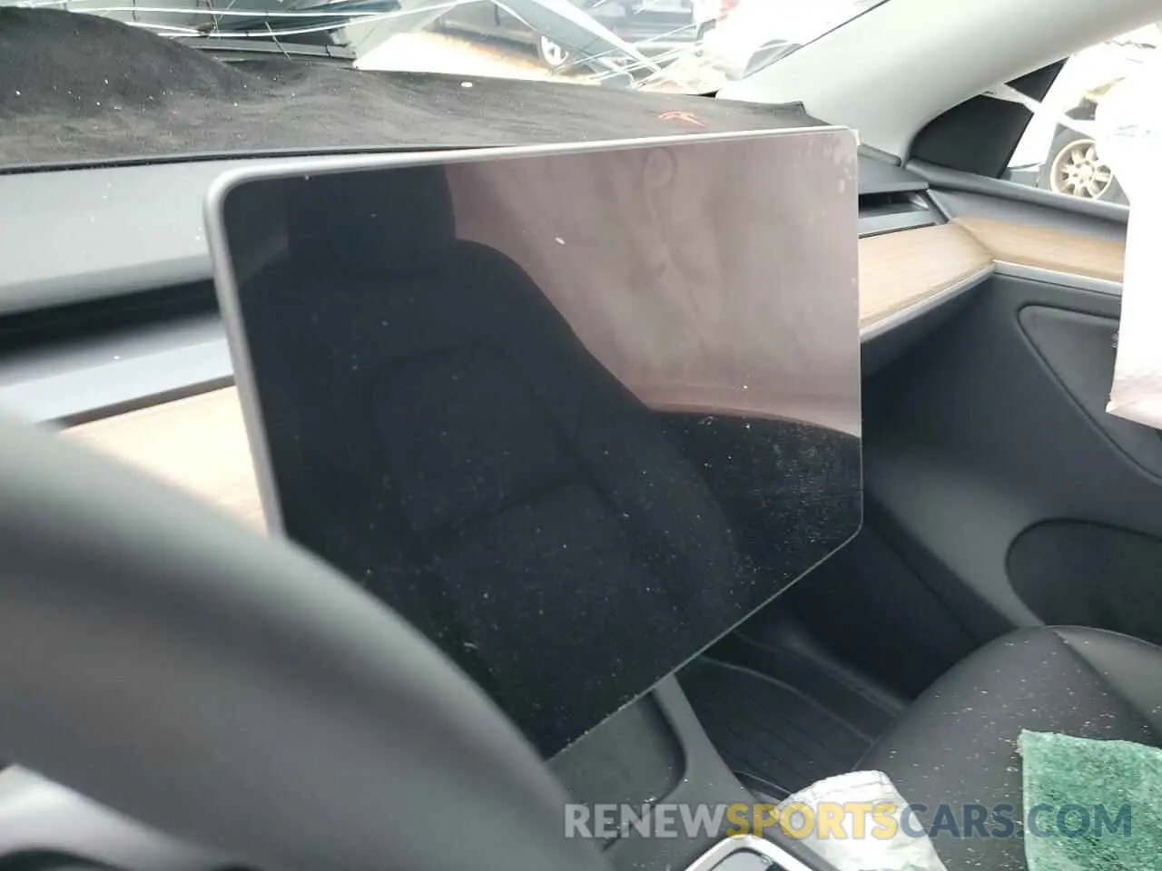 9 Photograph of a damaged car 7SAYGDED2RA301448 TESLA MODEL Y 2024