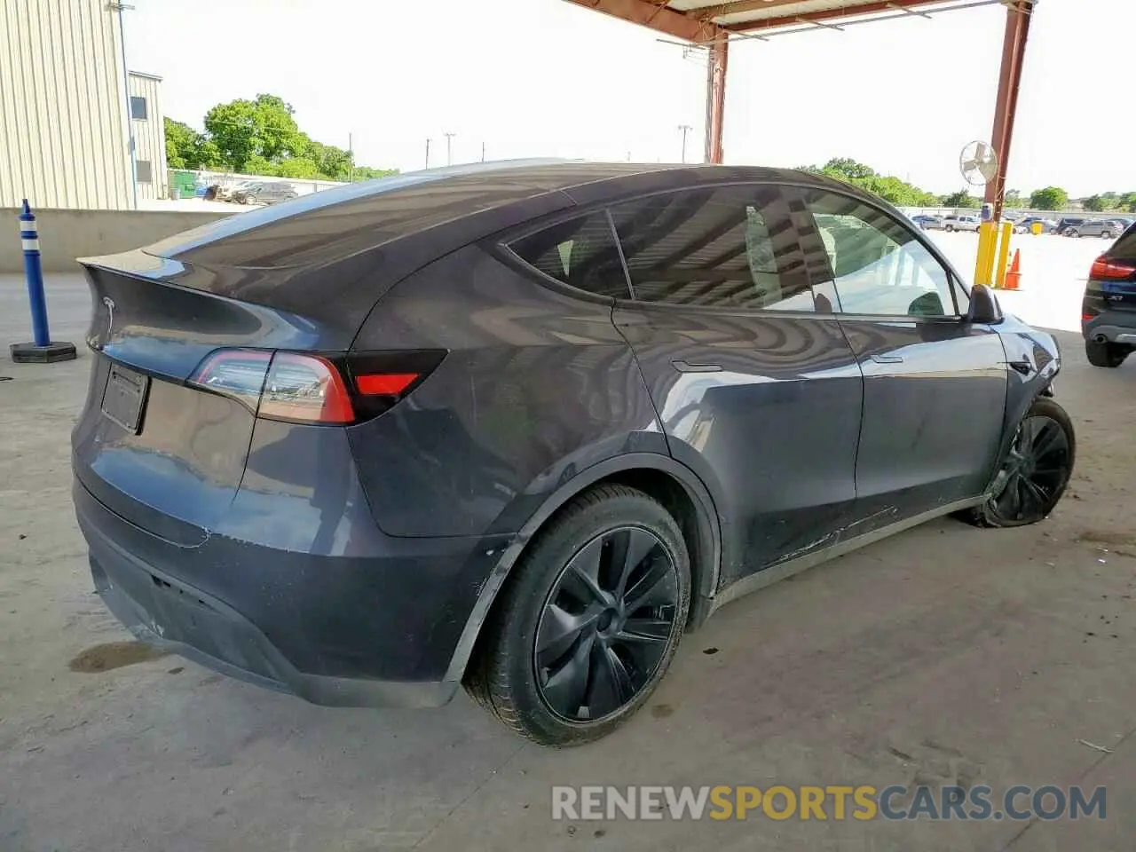 3 Photograph of a damaged car 7SAYGDED2RA304558 TESLA MODEL Y 2024