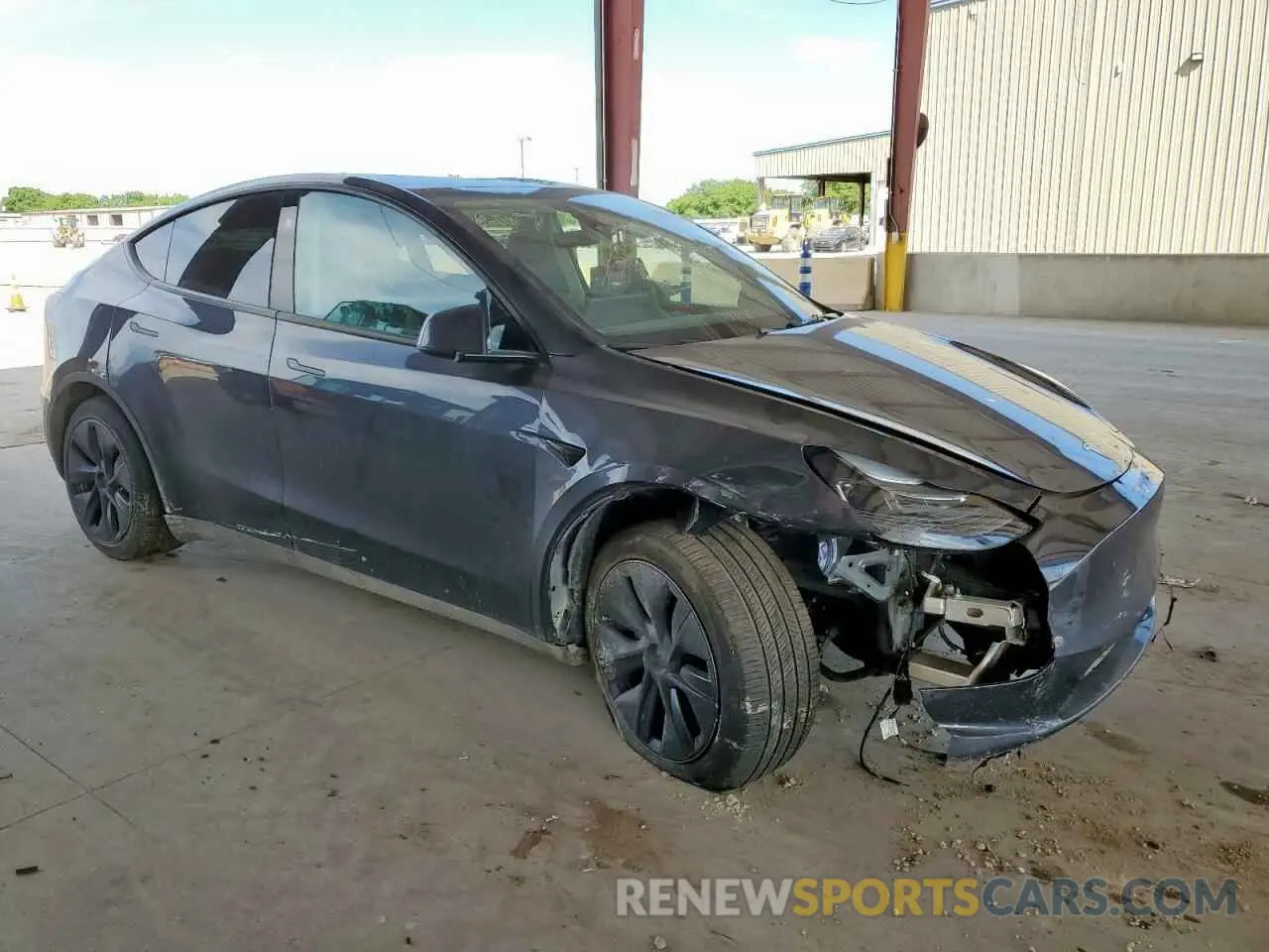 4 Photograph of a damaged car 7SAYGDED2RA304558 TESLA MODEL Y 2024