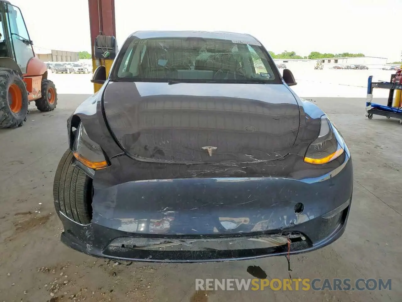 5 Photograph of a damaged car 7SAYGDED2RA304558 TESLA MODEL Y 2024