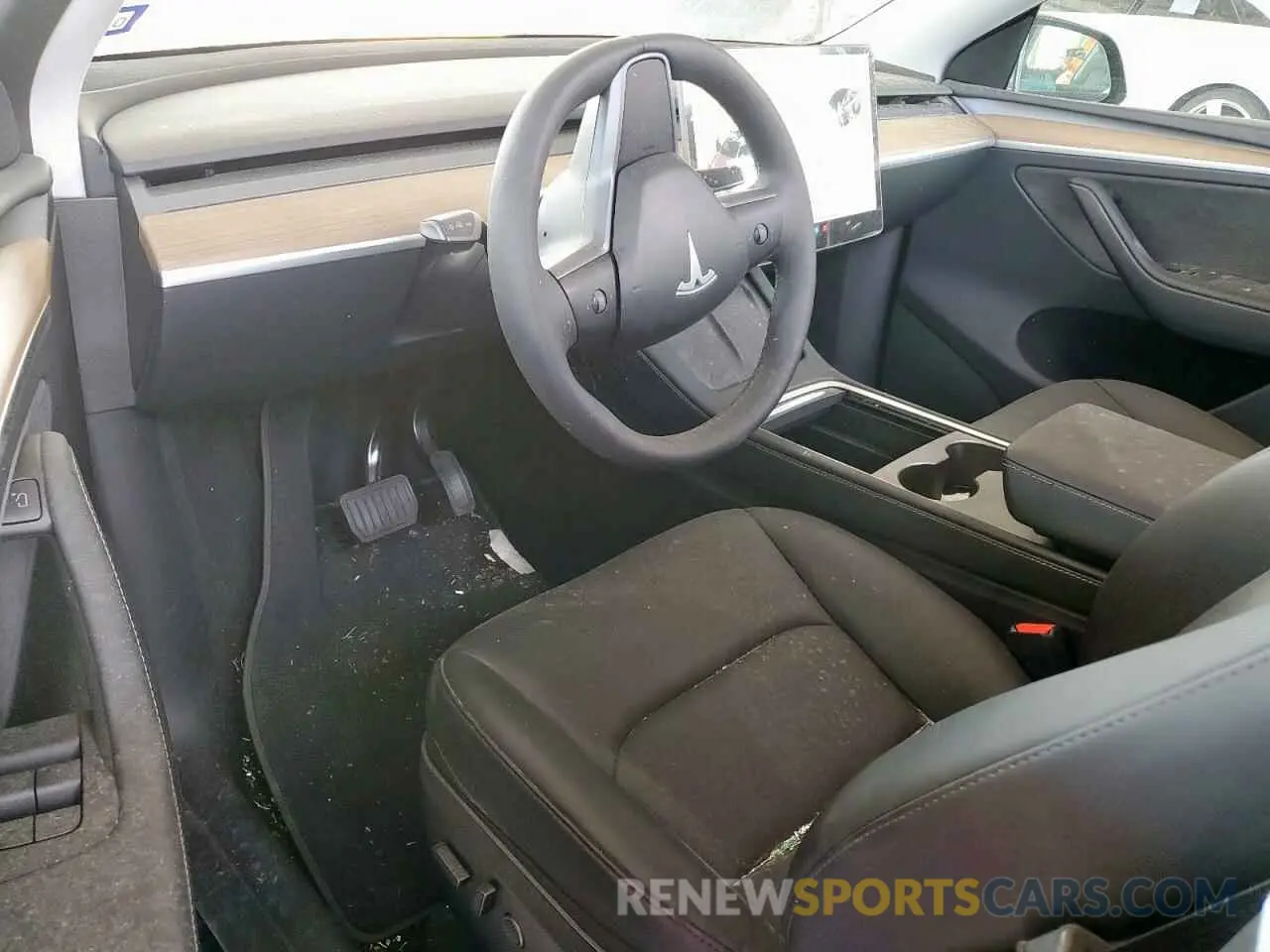8 Photograph of a damaged car 7SAYGDED2RA304558 TESLA MODEL Y 2024
