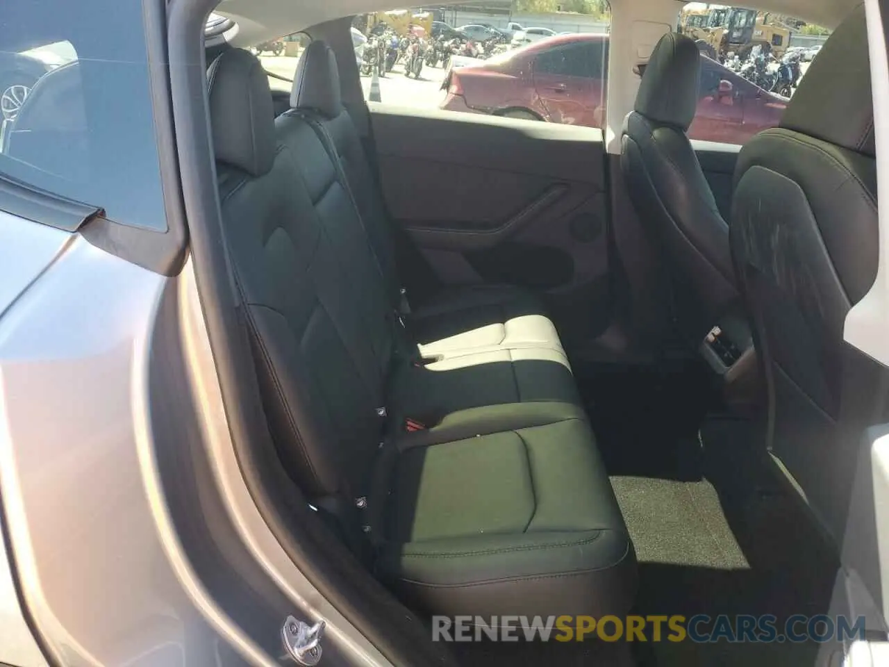 10 Photograph of a damaged car 7SAYGDED2RA314104 TESLA MODEL Y 2024