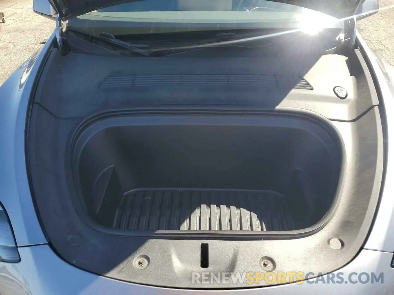 12 Photograph of a damaged car 7SAYGDED2RA314104 TESLA MODEL Y 2024