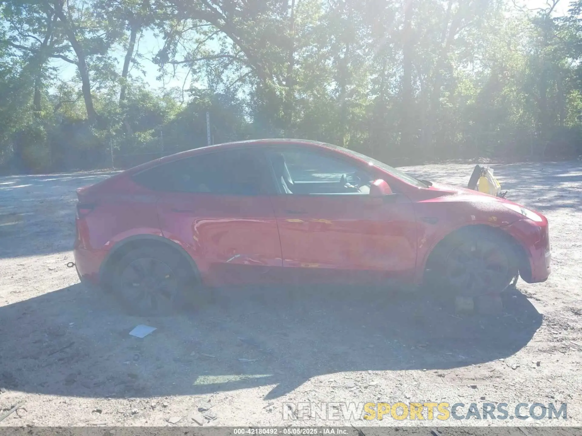 13 Photograph of a damaged car 7SAYGDED2RA325538 TESLA MODEL Y 2024