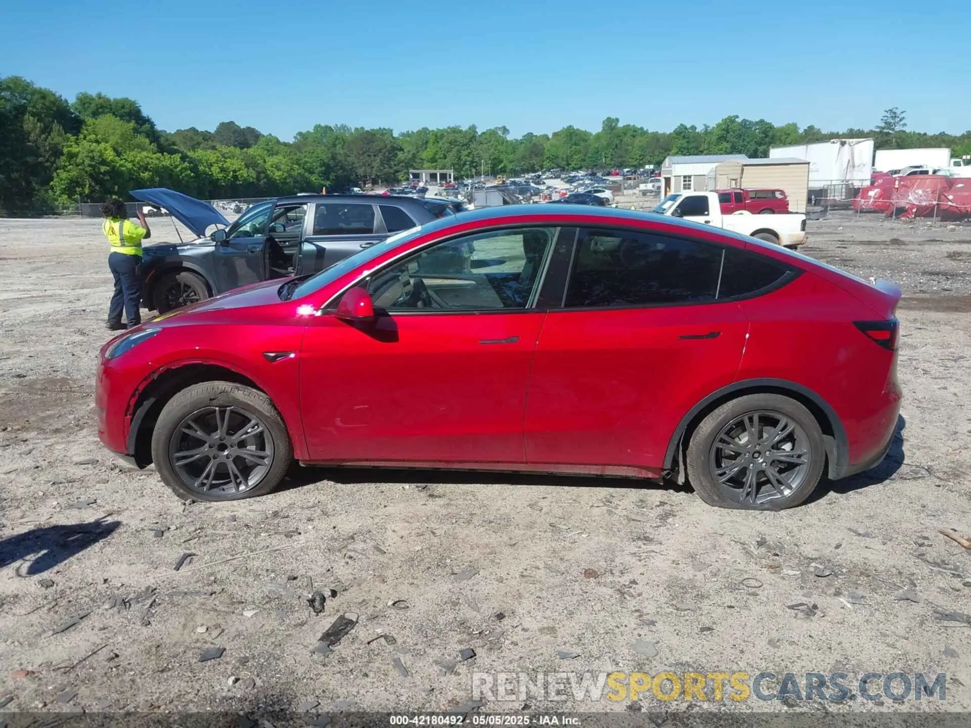 14 Photograph of a damaged car 7SAYGDED2RA325538 TESLA MODEL Y 2024