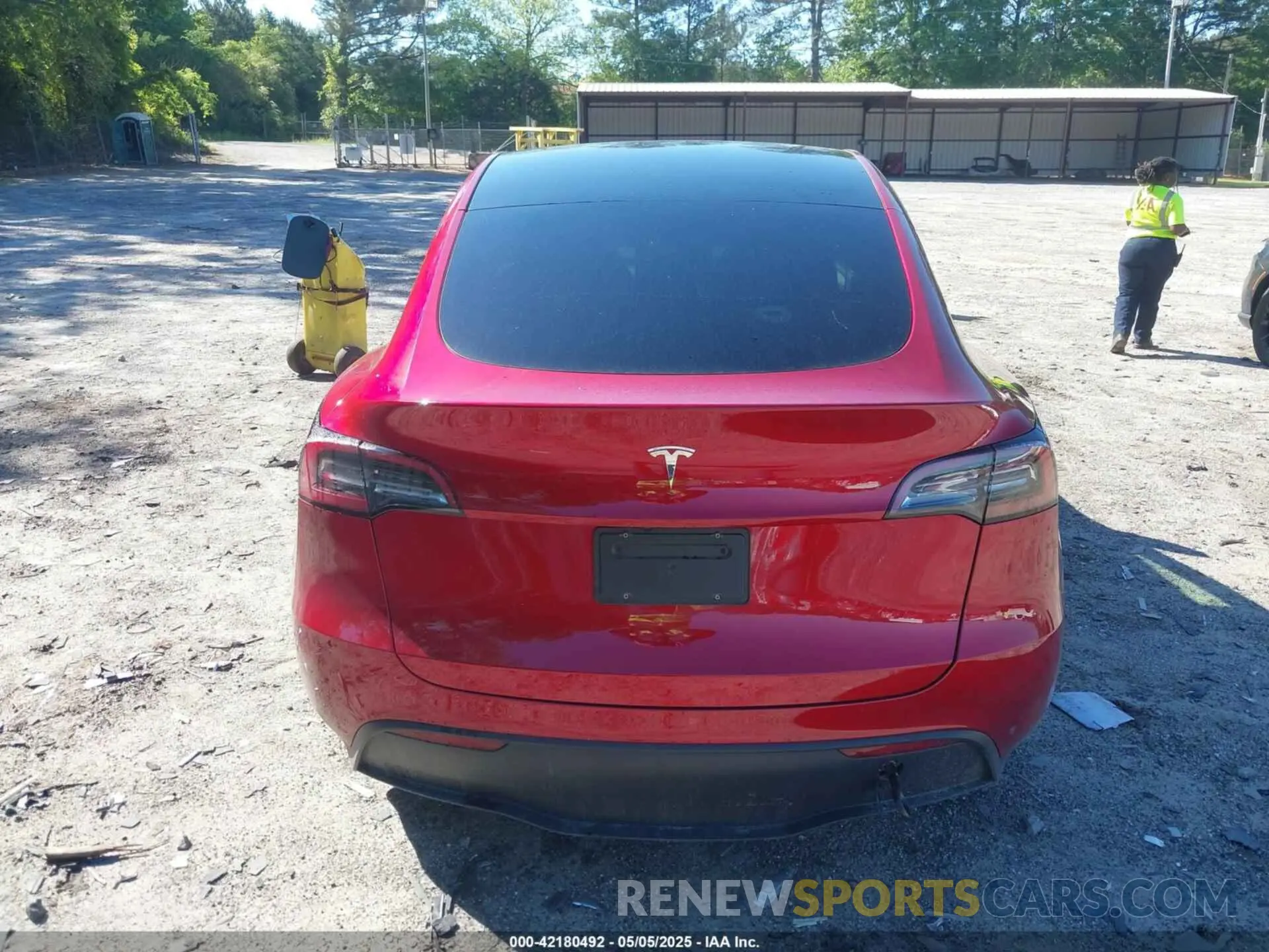 16 Photograph of a damaged car 7SAYGDED2RA325538 TESLA MODEL Y 2024