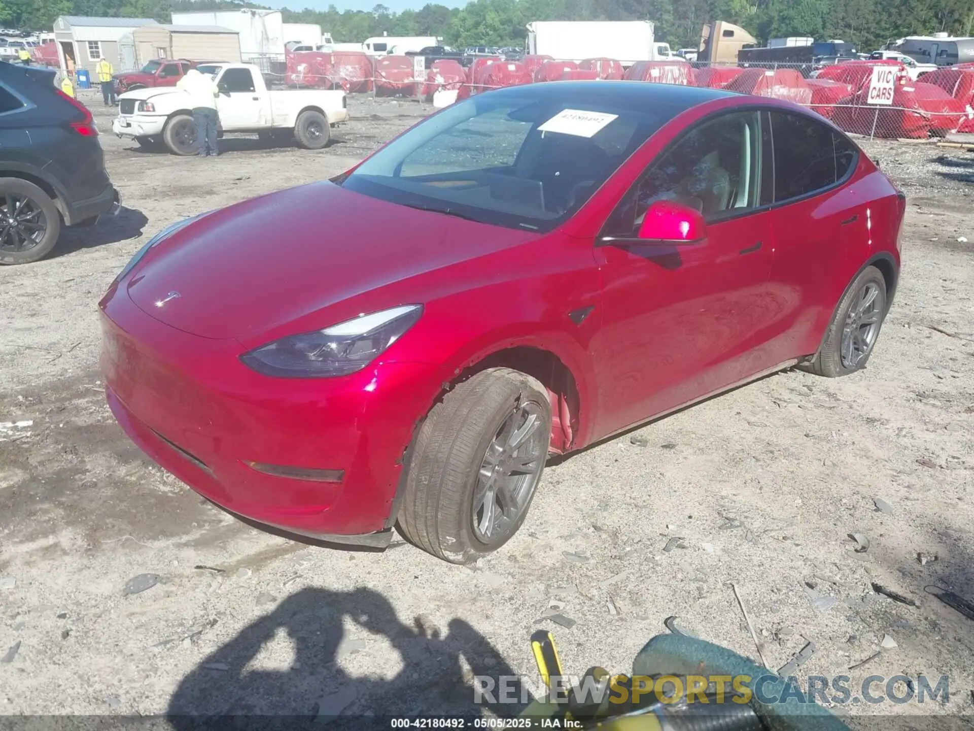 2 Photograph of a damaged car 7SAYGDED2RA325538 TESLA MODEL Y 2024