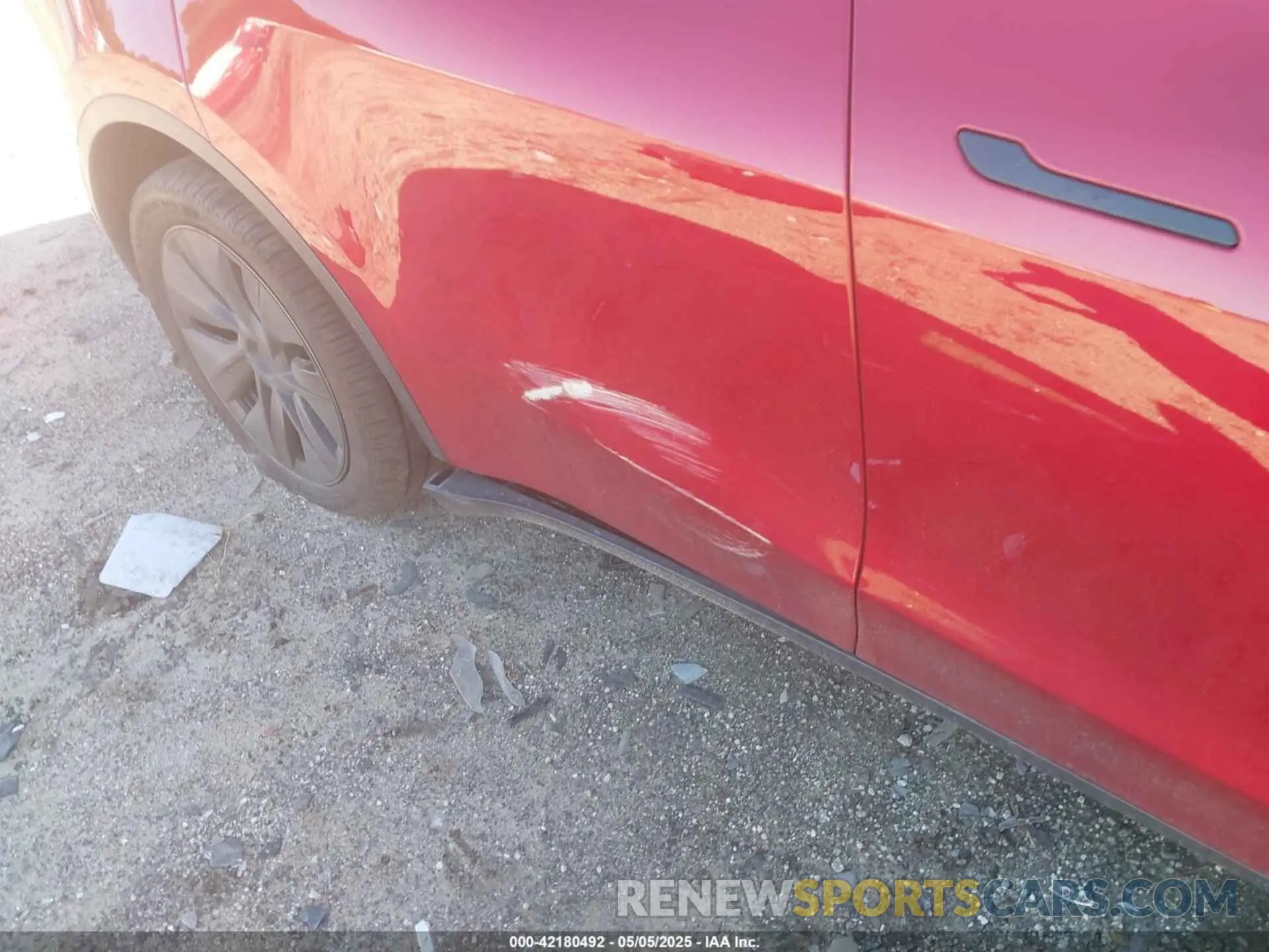 6 Photograph of a damaged car 7SAYGDED2RA325538 TESLA MODEL Y 2024