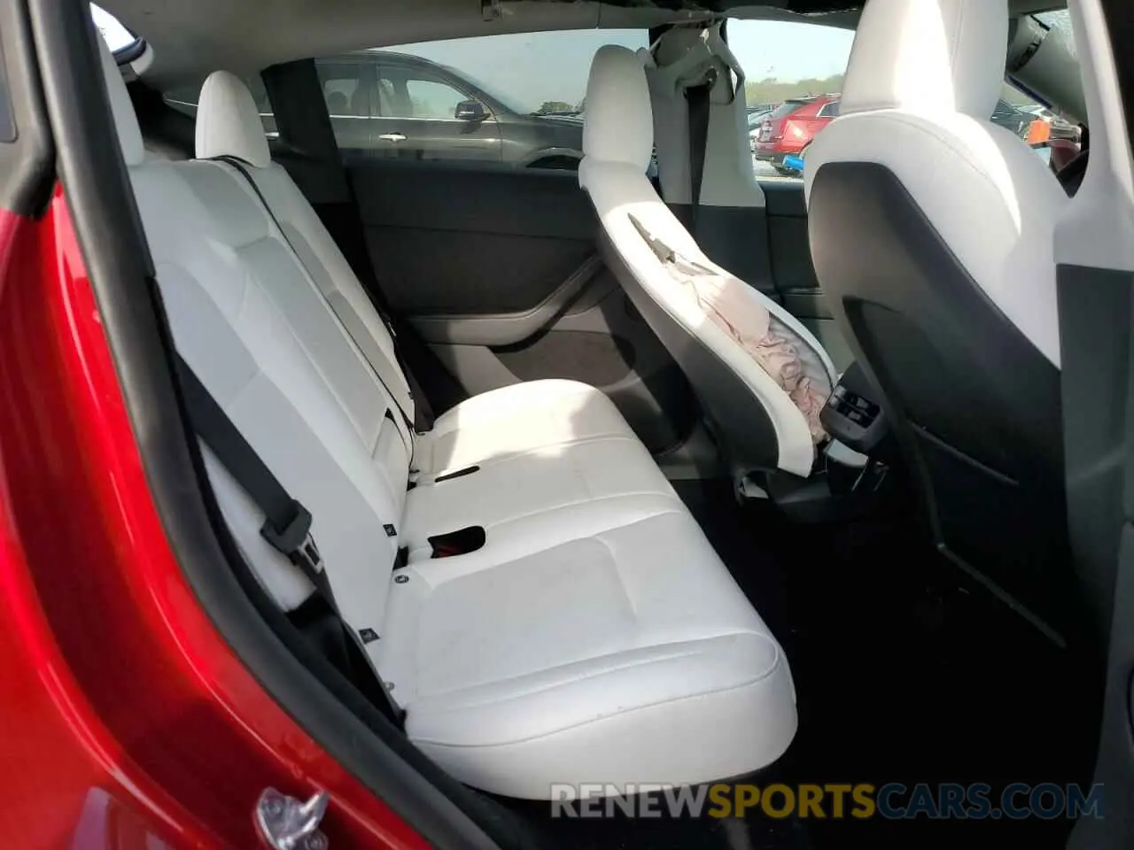 10 Photograph of a damaged car 7SAYGDED2RA331985 TESLA MODEL Y 2024