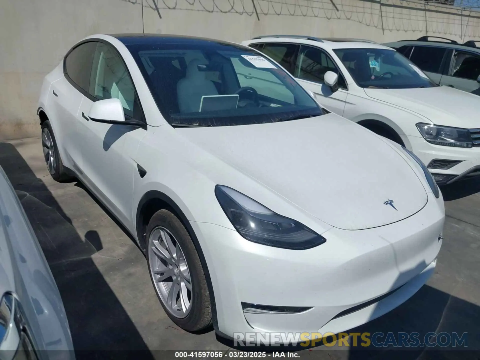 1 Photograph of a damaged car 7SAYGDED2RF017448 TESLA MODEL Y 2024