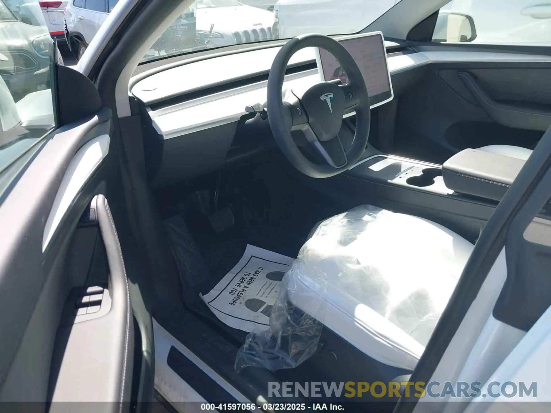 21 Photograph of a damaged car 7SAYGDED2RF017448 TESLA MODEL Y 2024