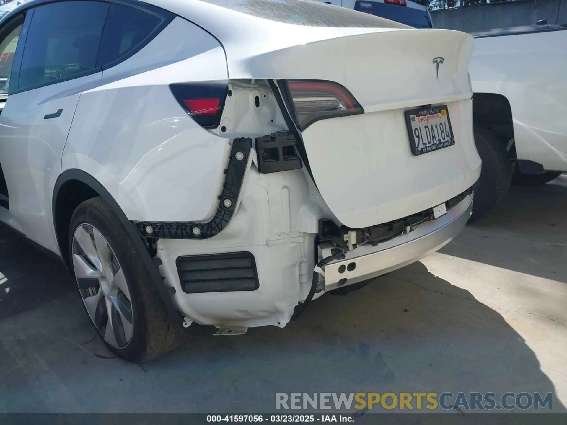22 Photograph of a damaged car 7SAYGDED2RF017448 TESLA MODEL Y 2024