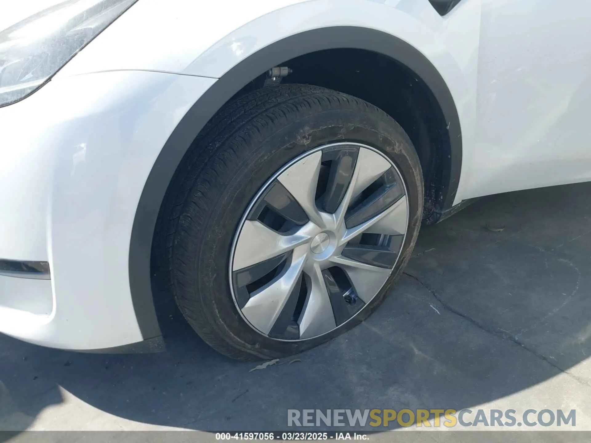 23 Photograph of a damaged car 7SAYGDED2RF017448 TESLA MODEL Y 2024