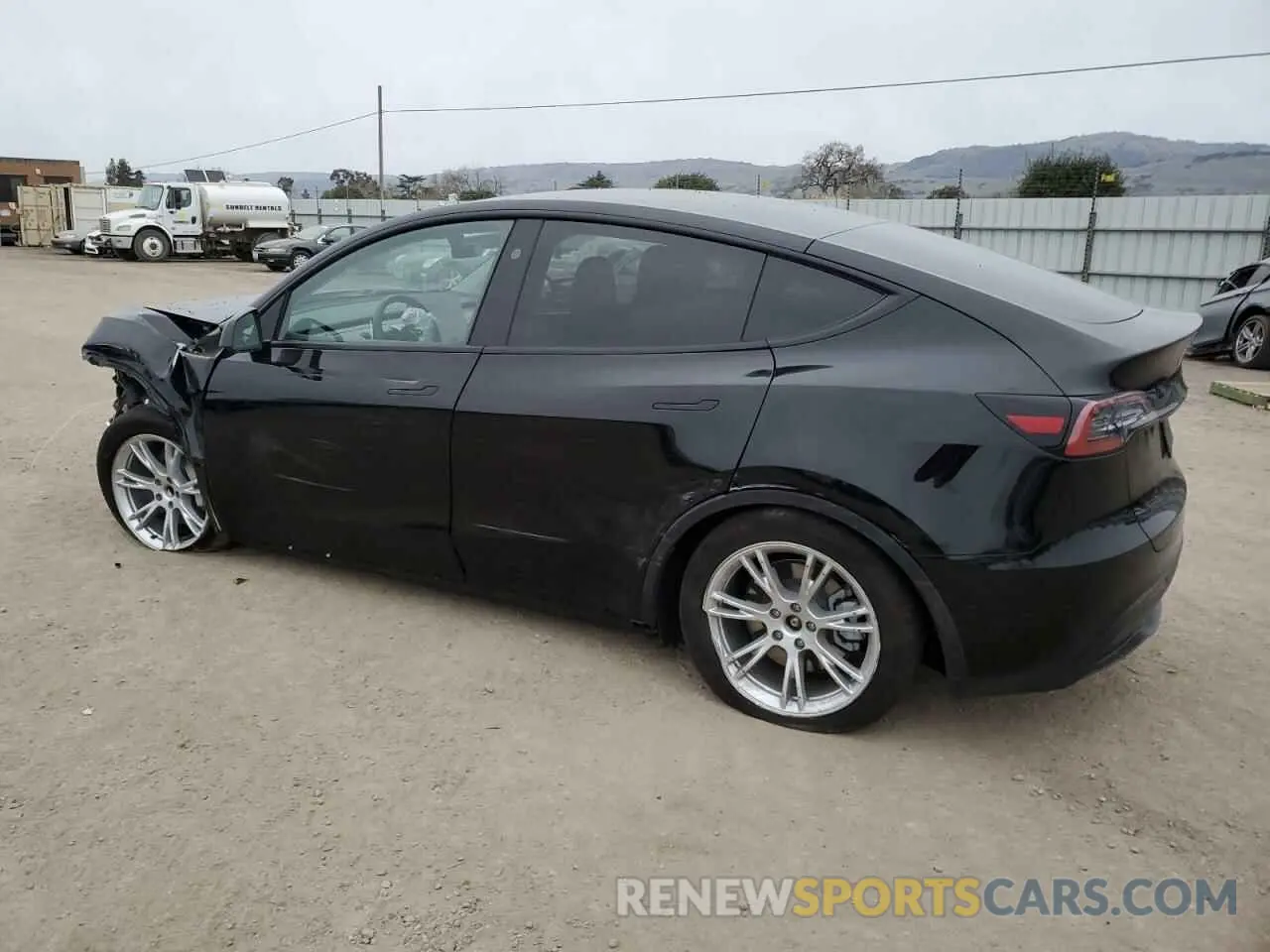 2 Photograph of a damaged car 7SAYGDED2RF028899 TESLA MODEL Y 2024