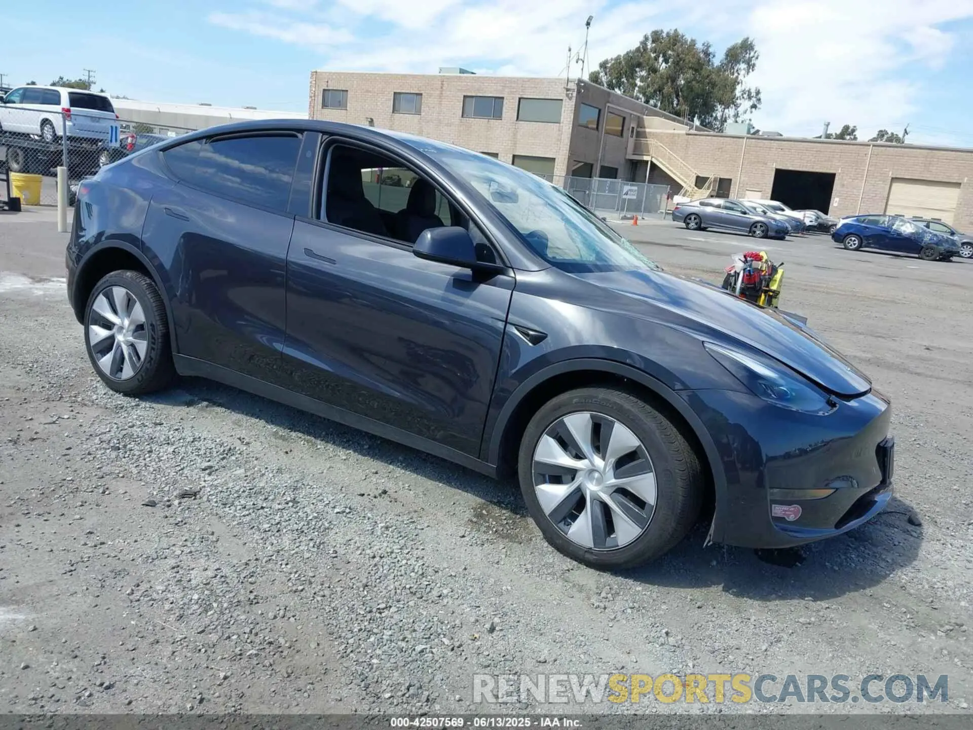1 Photograph of a damaged car 7SAYGDED2RF032628 TESLA MODEL Y 2024