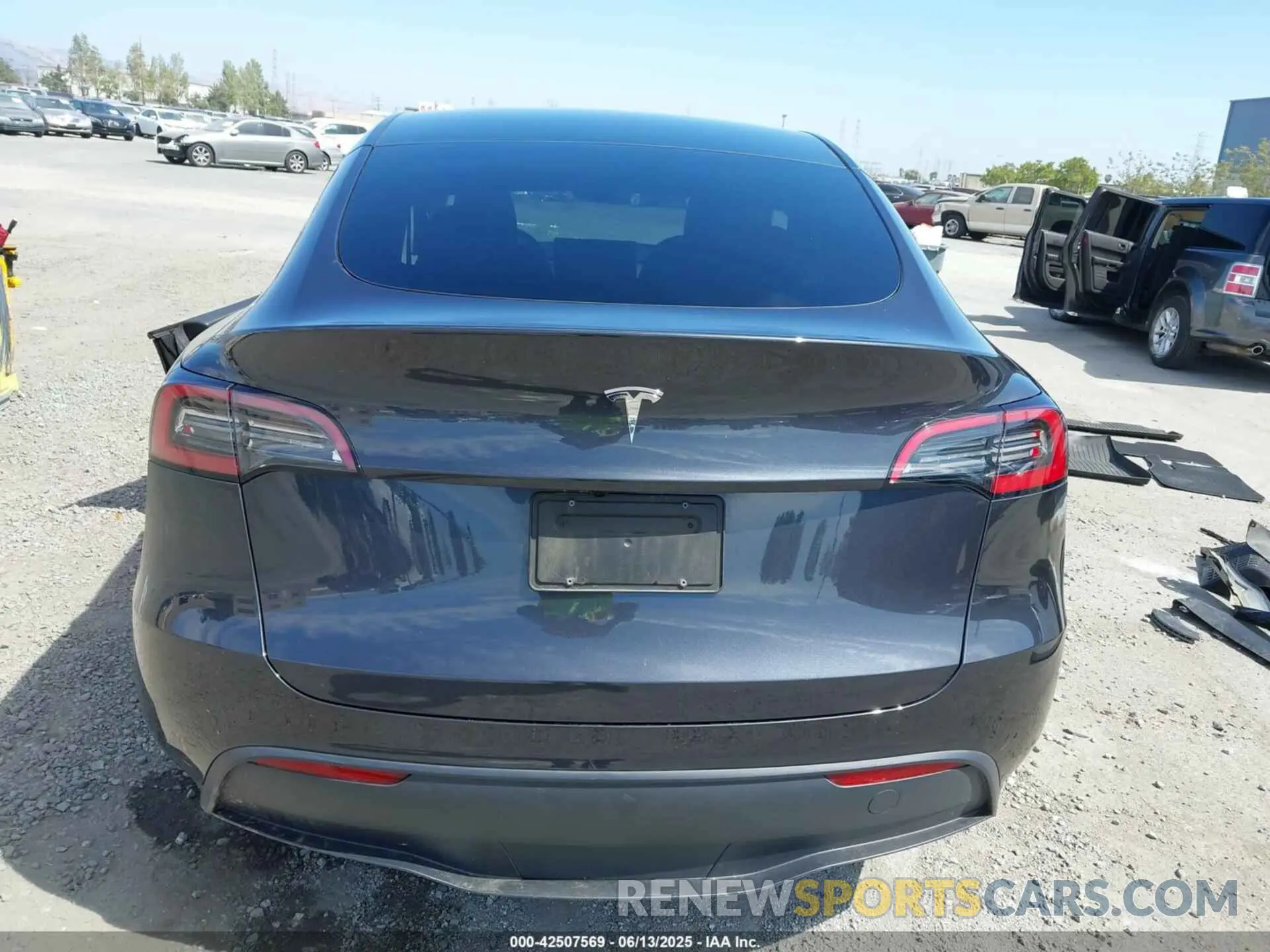 16 Photograph of a damaged car 7SAYGDED2RF032628 TESLA MODEL Y 2024