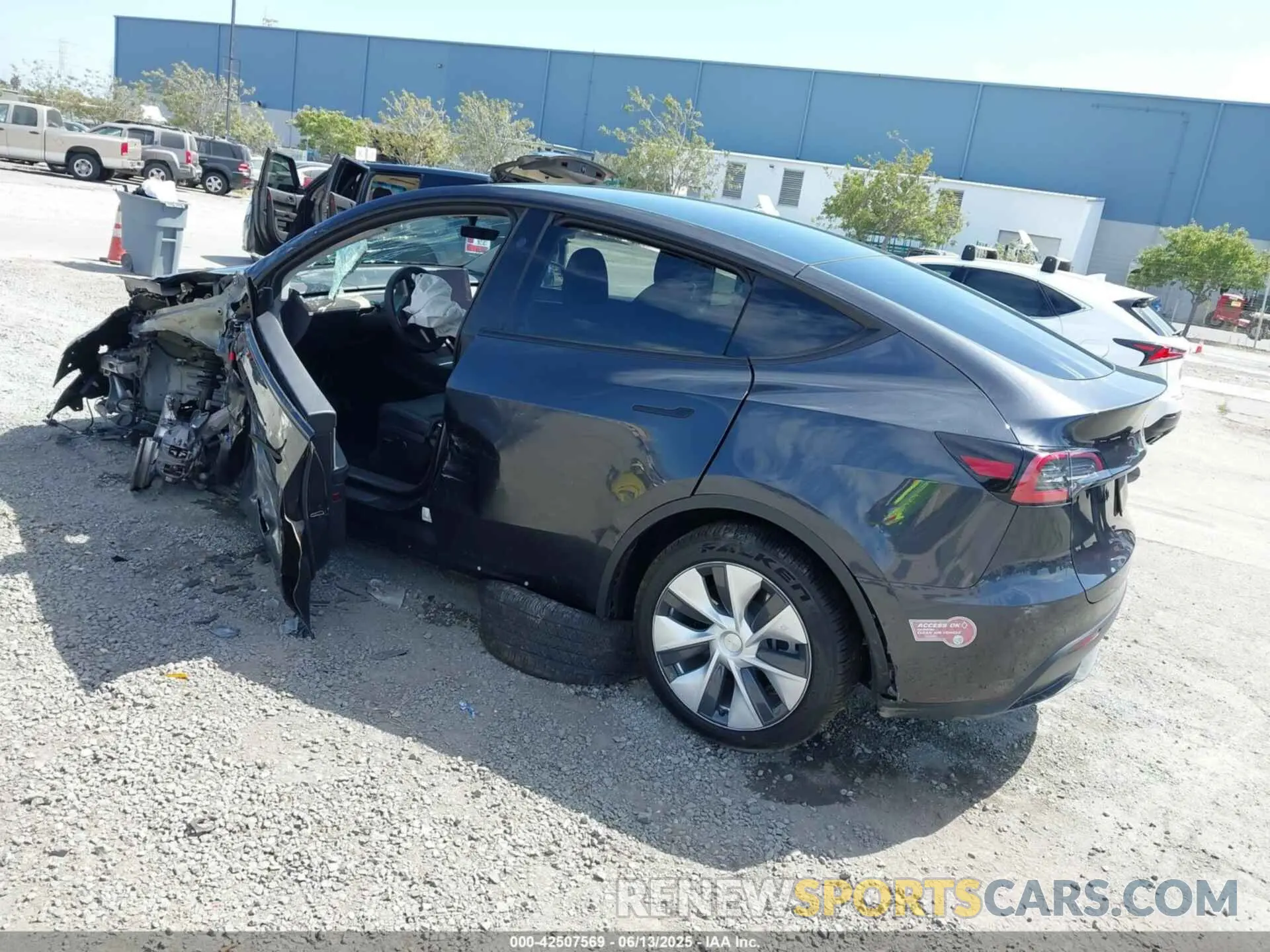 3 Photograph of a damaged car 7SAYGDED2RF032628 TESLA MODEL Y 2024