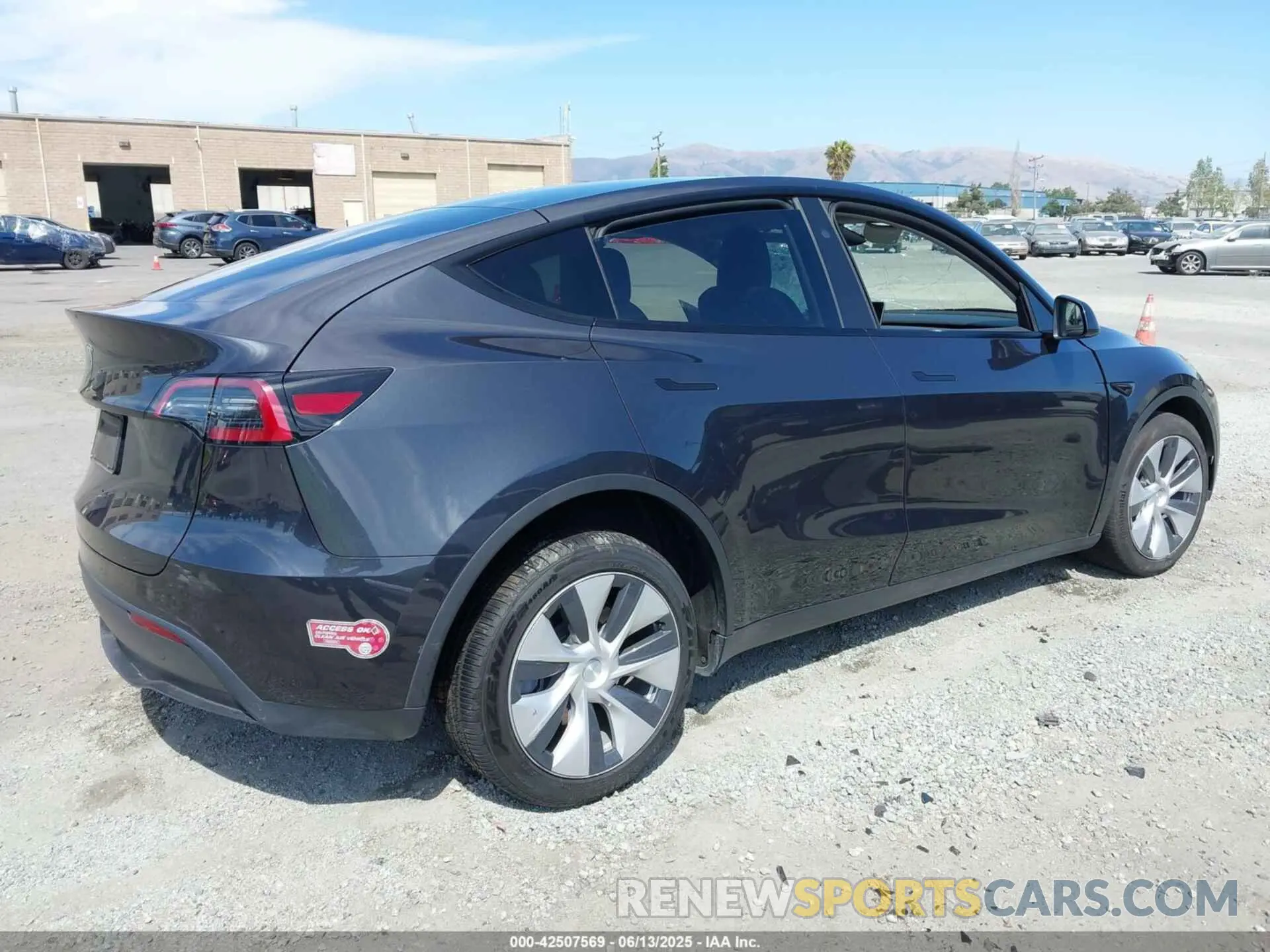 4 Photograph of a damaged car 7SAYGDED2RF032628 TESLA MODEL Y 2024