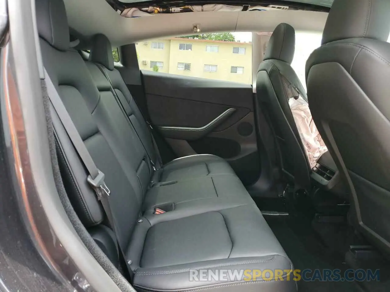 10 Photograph of a damaged car 7SAYGDED2RF040079 TESLA MODEL Y 2024