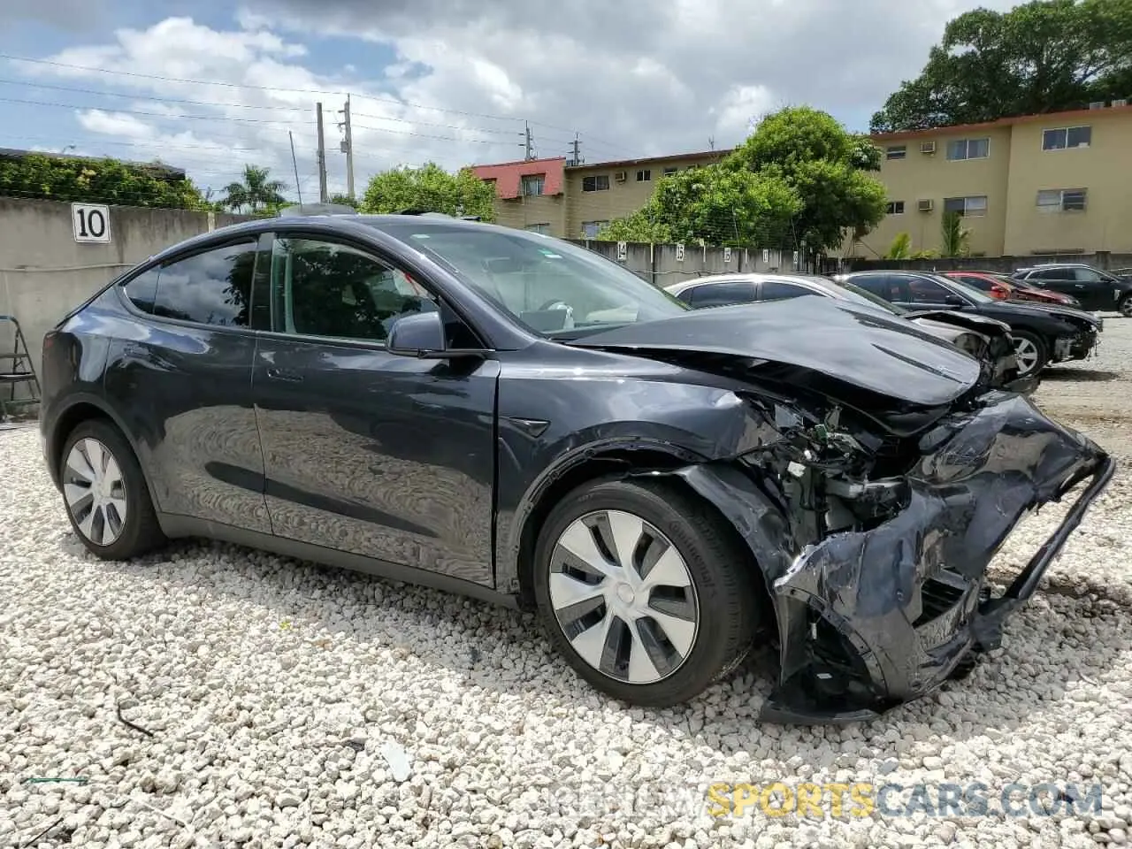 4 Photograph of a damaged car 7SAYGDED2RF040079 TESLA MODEL Y 2024