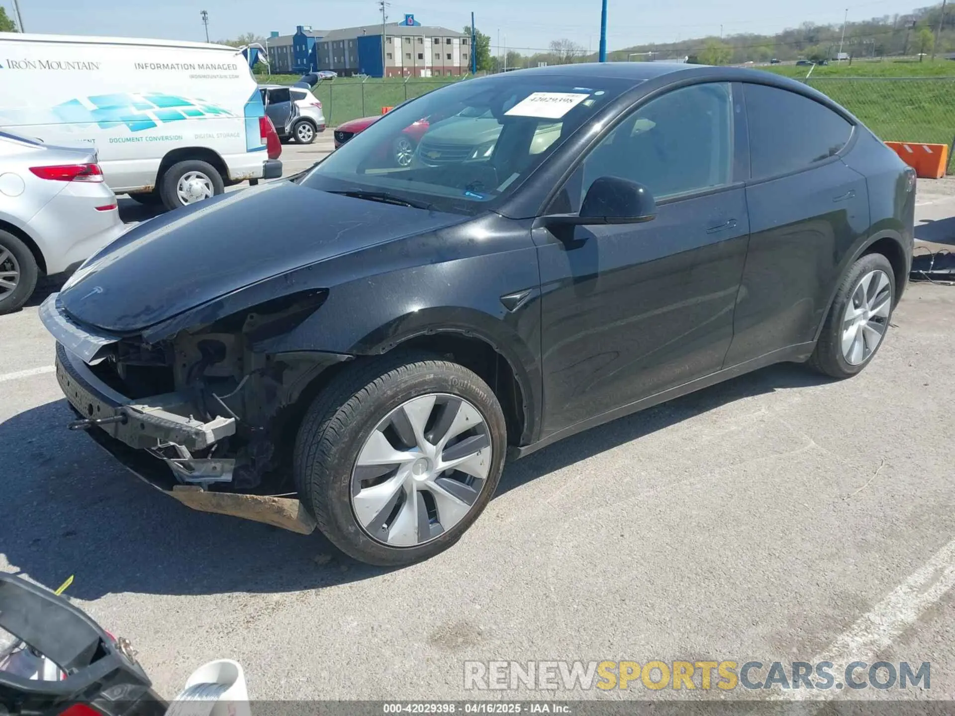 2 Photograph of a damaged car 7SAYGDED2RF089105 TESLA MODEL Y 2024