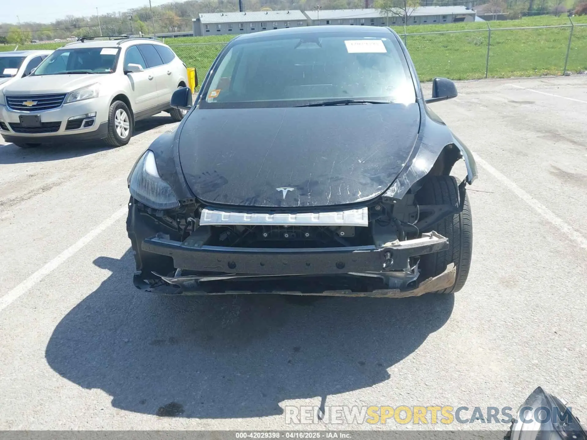 6 Photograph of a damaged car 7SAYGDED2RF089105 TESLA MODEL Y 2024