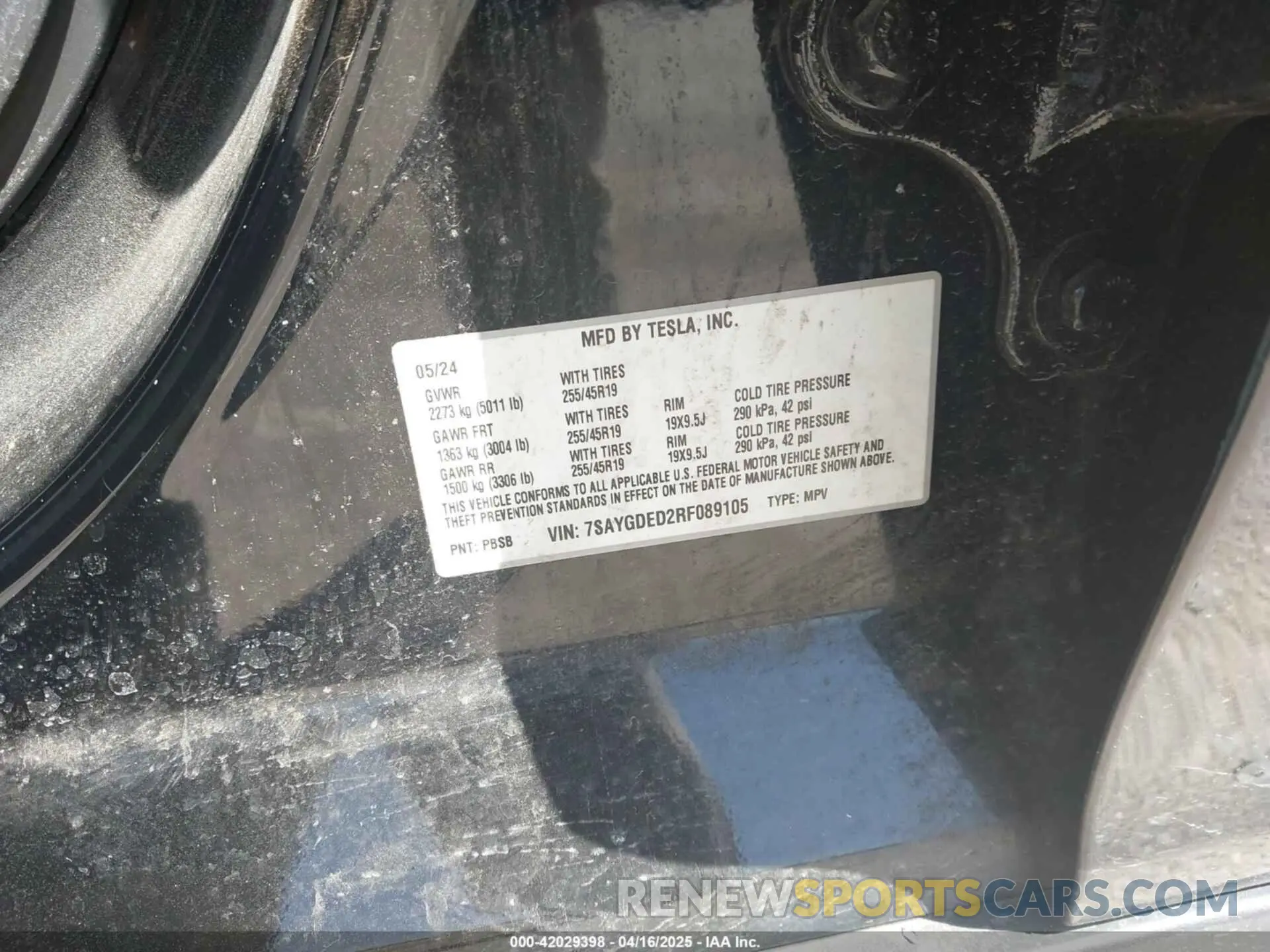 9 Photograph of a damaged car 7SAYGDED2RF089105 TESLA MODEL Y 2024