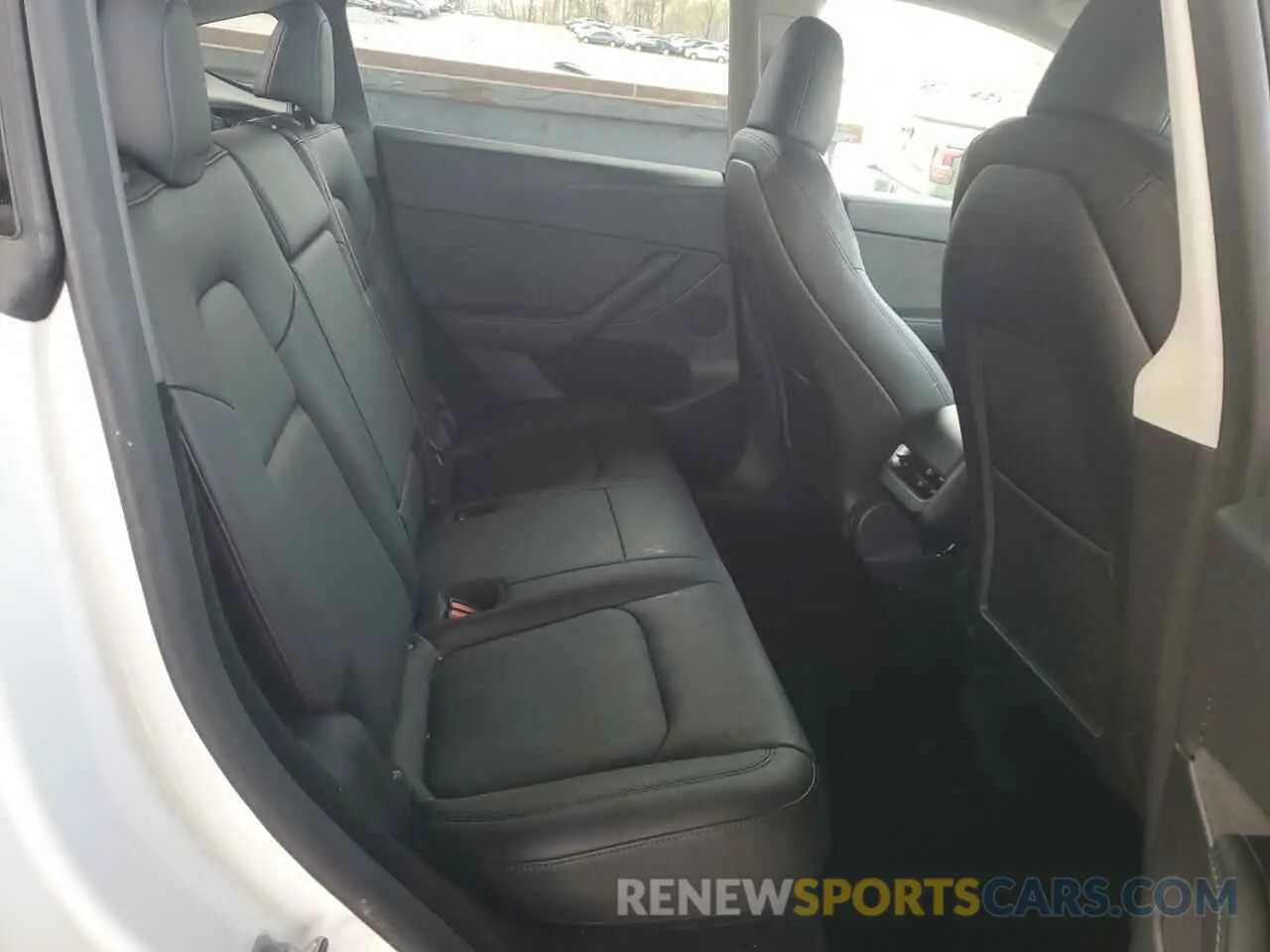 10 Photograph of a damaged car 7SAYGDED2RF097382 TESLA MODEL Y 2024
