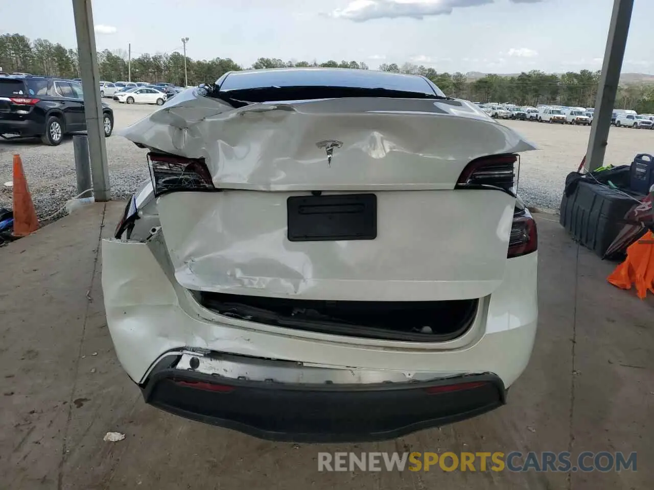 6 Photograph of a damaged car 7SAYGDED2RF097382 TESLA MODEL Y 2024