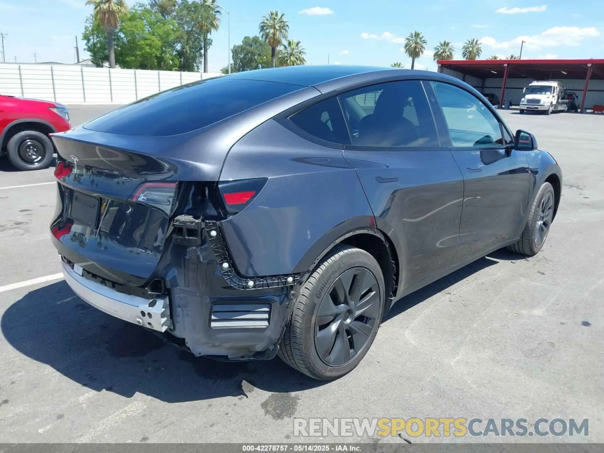 4 Photograph of a damaged car 7SAYGDED2RF102144 TESLA MODEL Y 2024