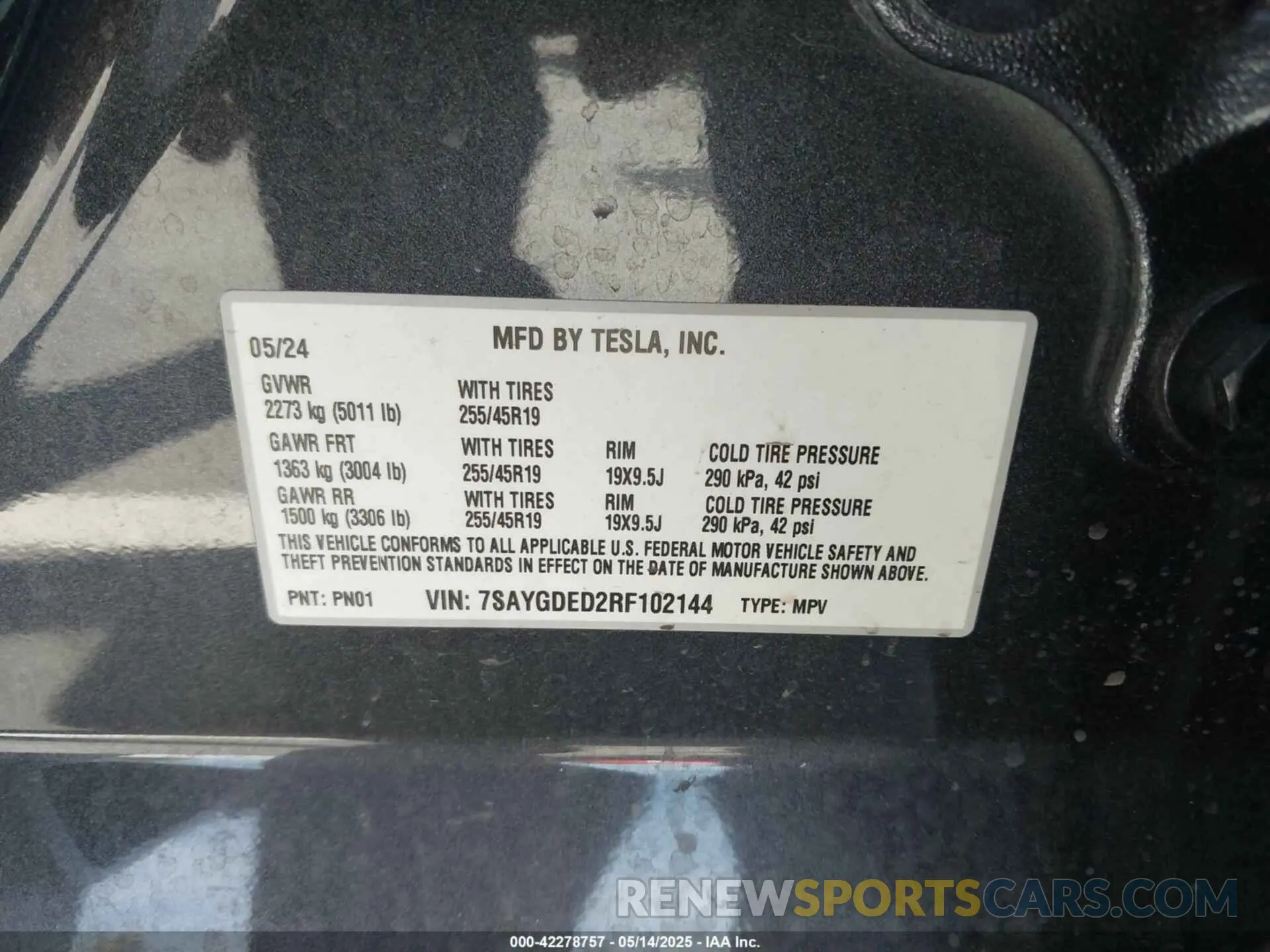 9 Photograph of a damaged car 7SAYGDED2RF102144 TESLA MODEL Y 2024