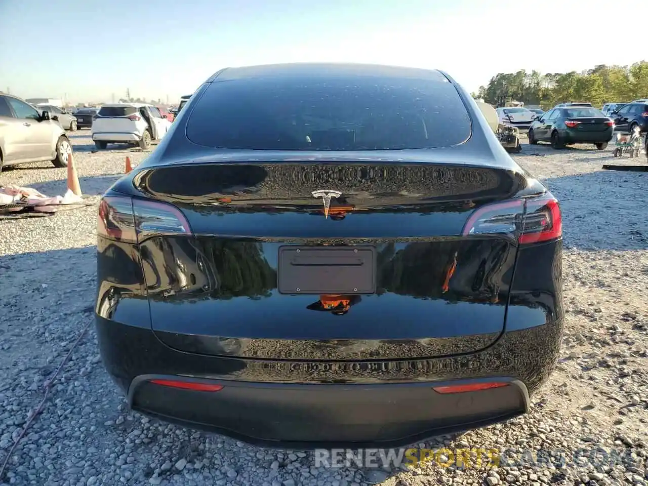 6 Photograph of a damaged car 7SAYGDED2RF162151 TESLA MODEL Y 2024