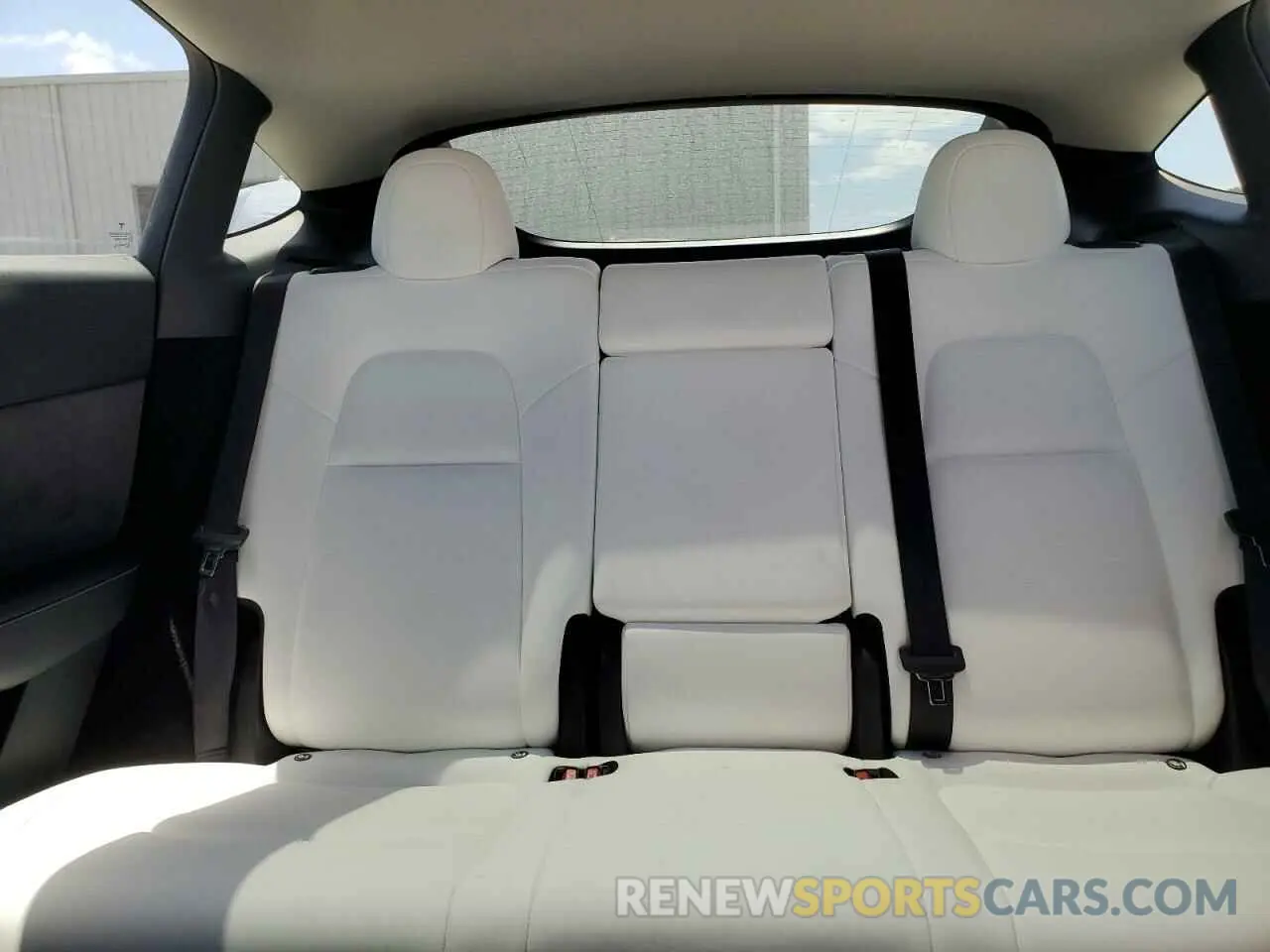 10 Photograph of a damaged car 7SAYGDED2RF164790 TESLA MODEL Y 2024