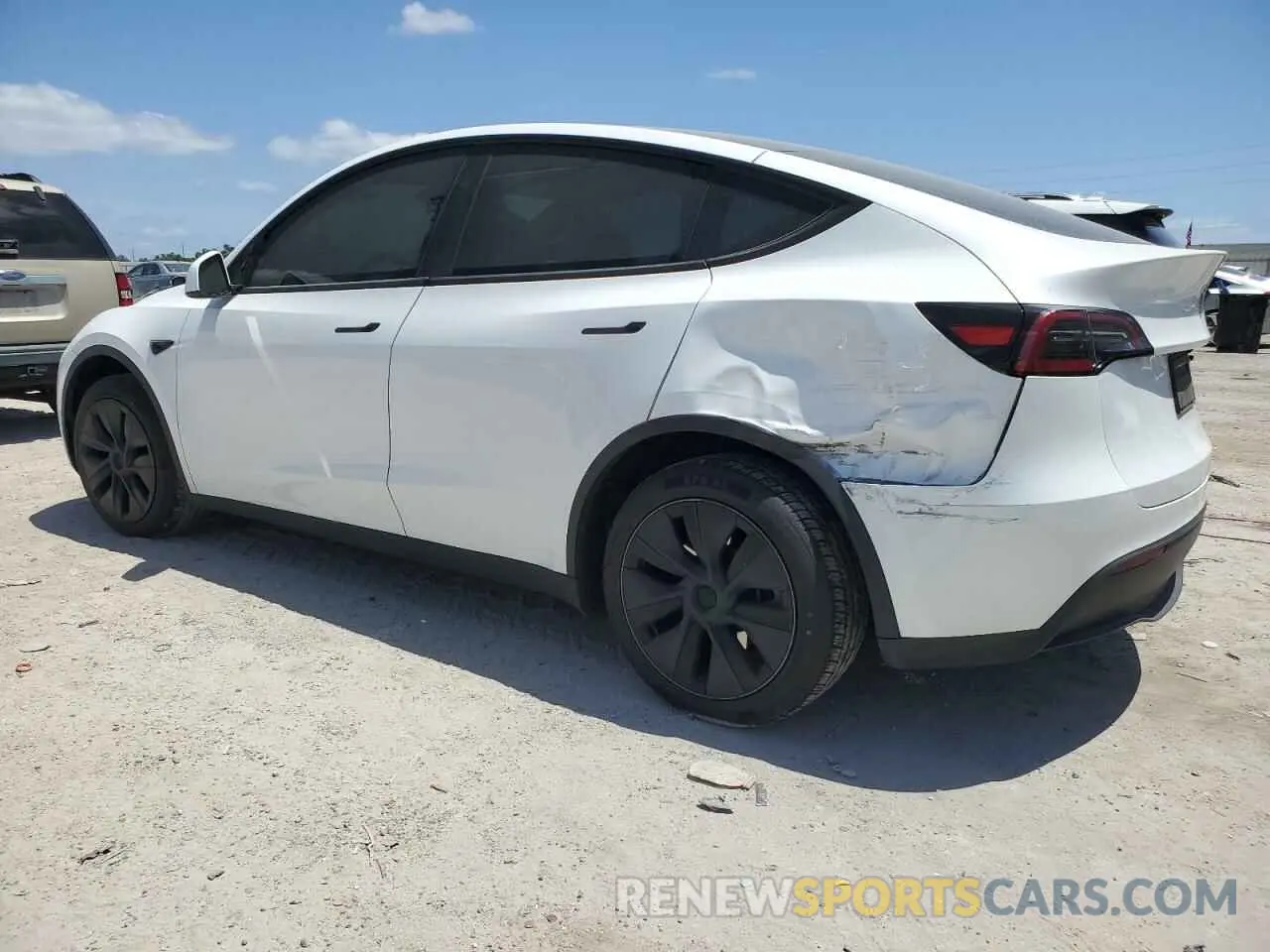 2 Photograph of a damaged car 7SAYGDED2RF164790 TESLA MODEL Y 2024
