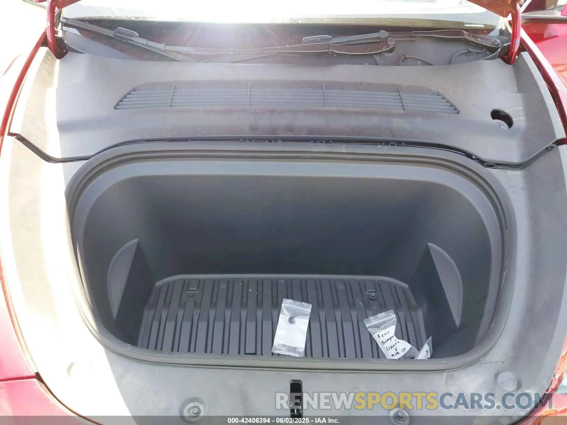 10 Photograph of a damaged car 7SAYGDED2RF194114 TESLA MODEL Y 2024