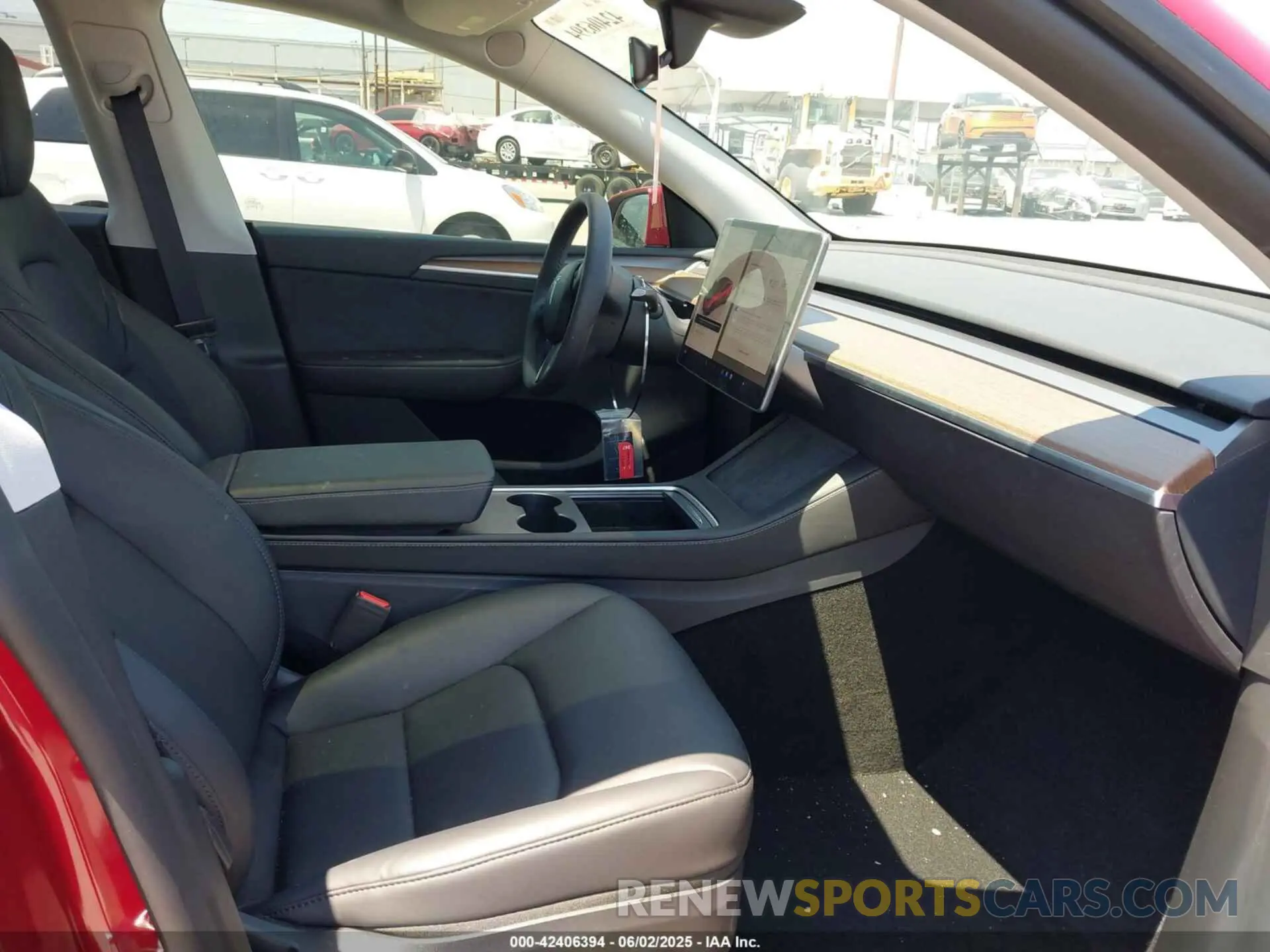 5 Photograph of a damaged car 7SAYGDED2RF194114 TESLA MODEL Y 2024