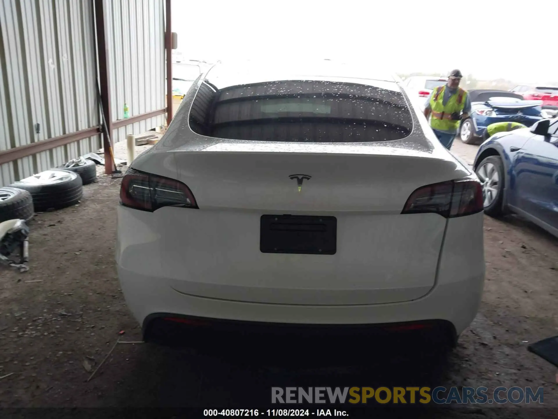15 Photograph of a damaged car 7SAYGDED3RA295031 TESLA MODEL Y 2024