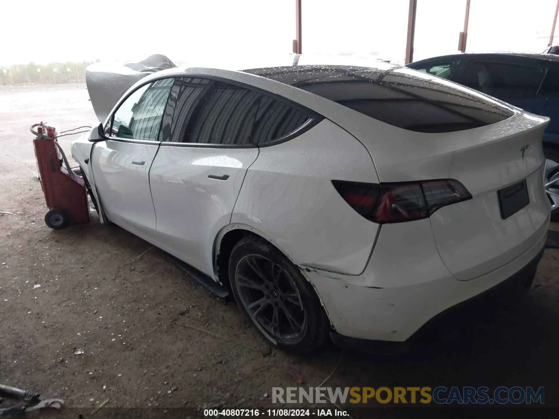 3 Photograph of a damaged car 7SAYGDED3RA295031 TESLA MODEL Y 2024