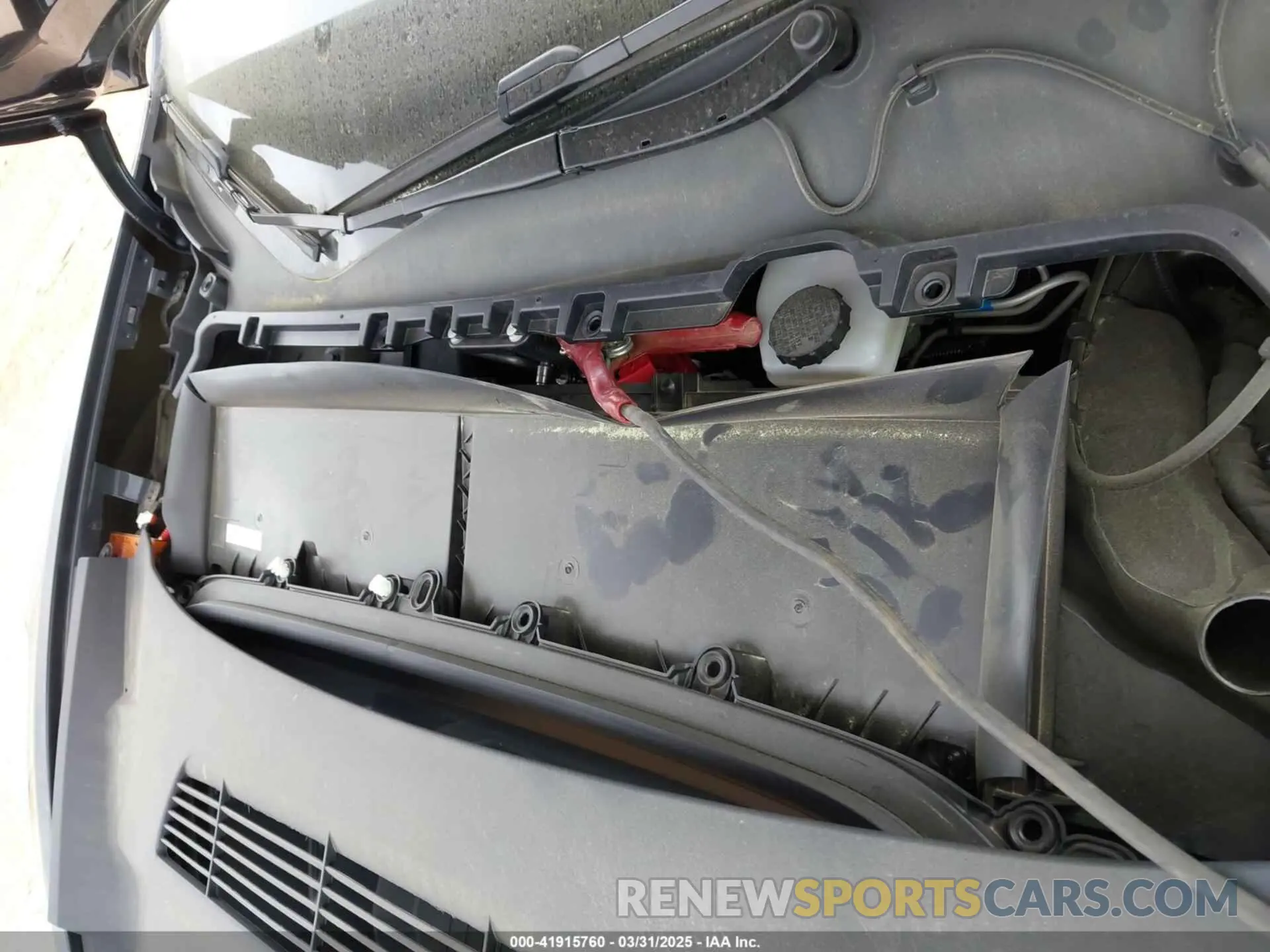 10 Photograph of a damaged car 7SAYGDED3RA303113 TESLA MODEL Y 2024