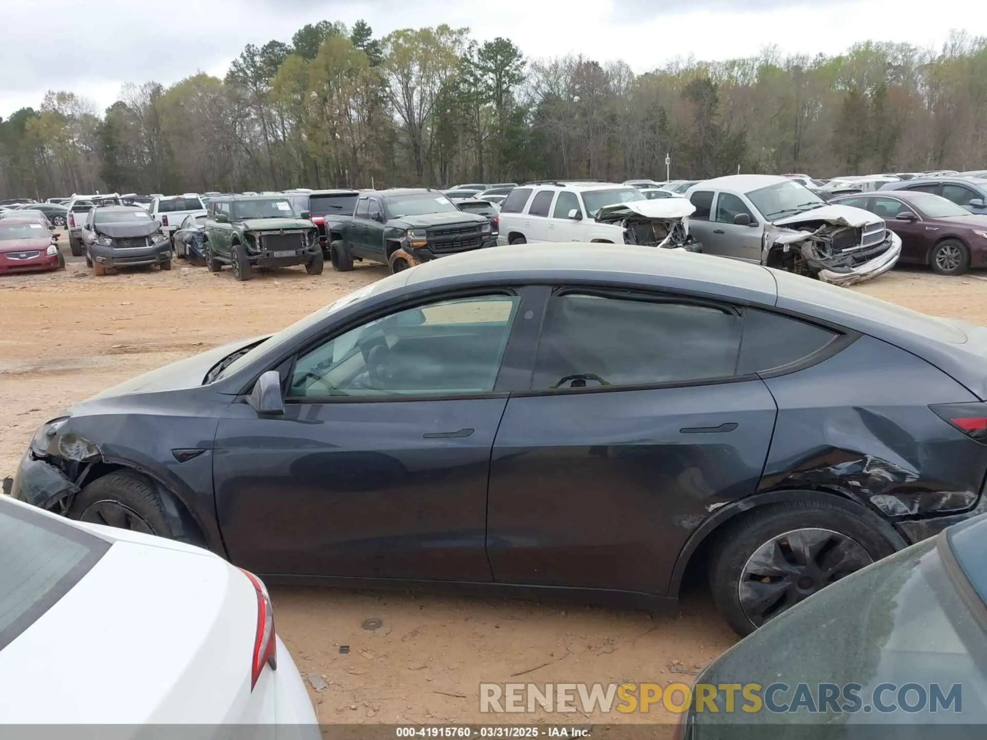 13 Photograph of a damaged car 7SAYGDED3RA303113 TESLA MODEL Y 2024