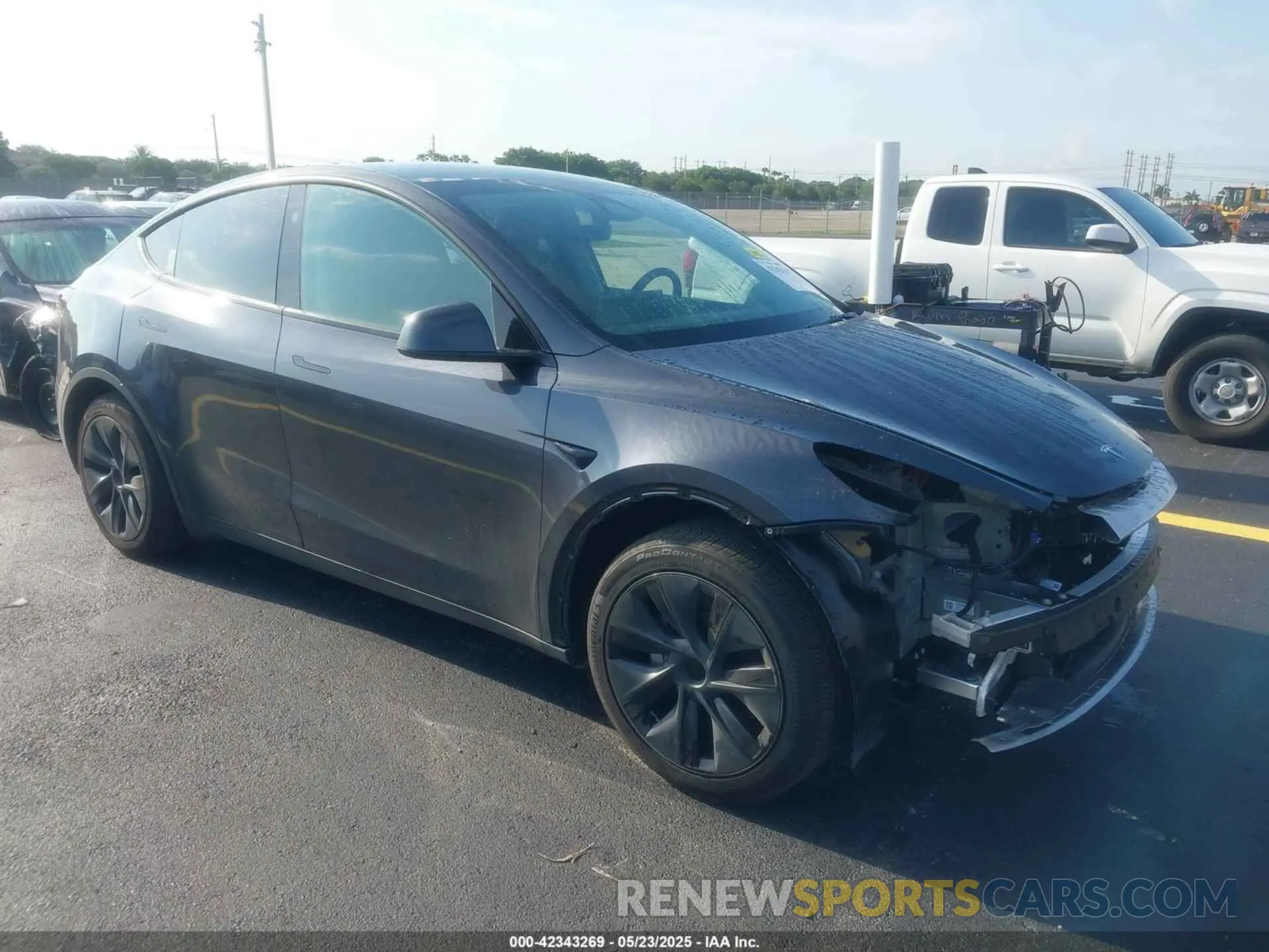 1 Photograph of a damaged car 7SAYGDED3RA329355 TESLA MODEL Y 2024